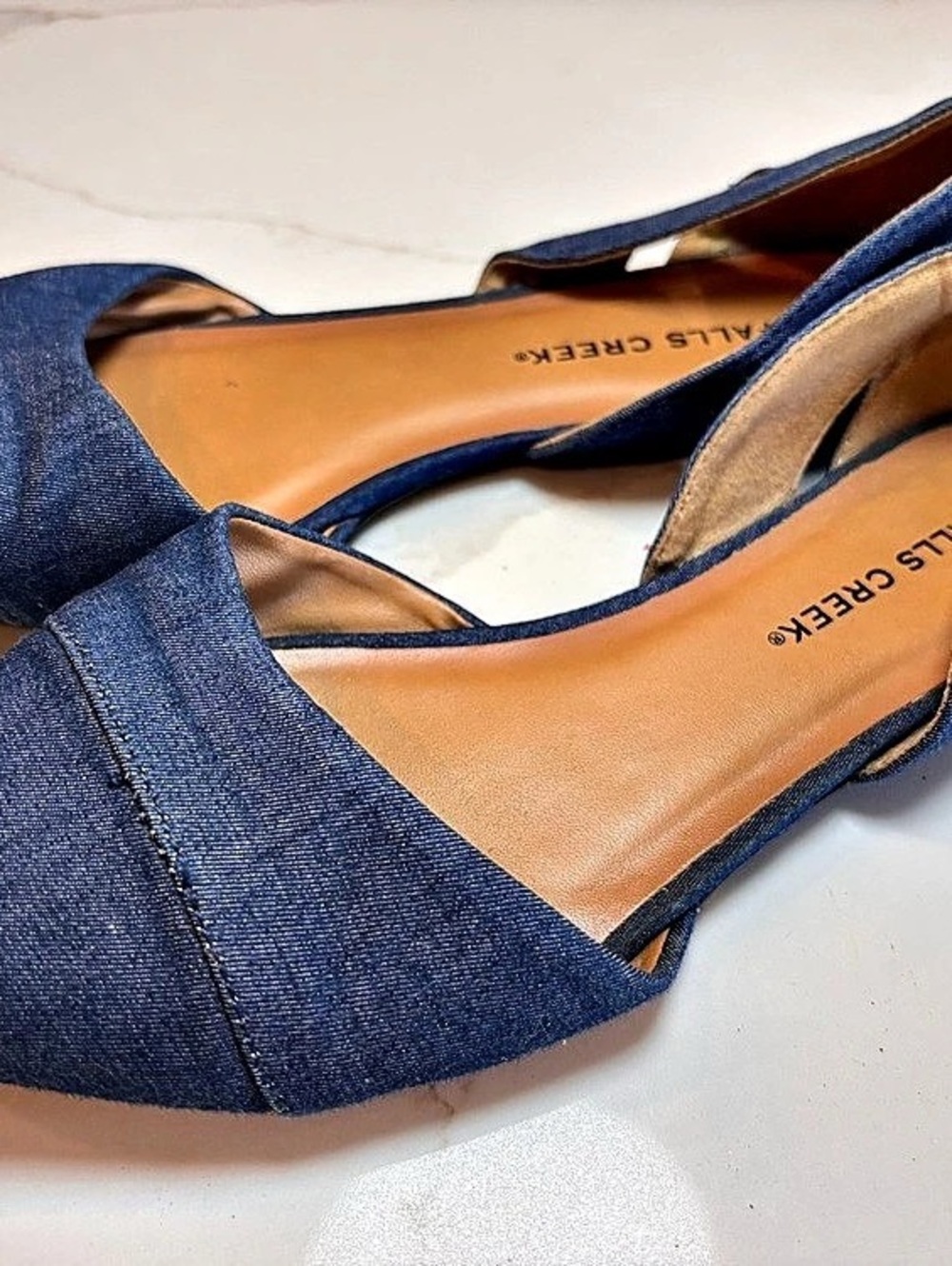 FALLS CREEK Pointed-Toe Blue Heels